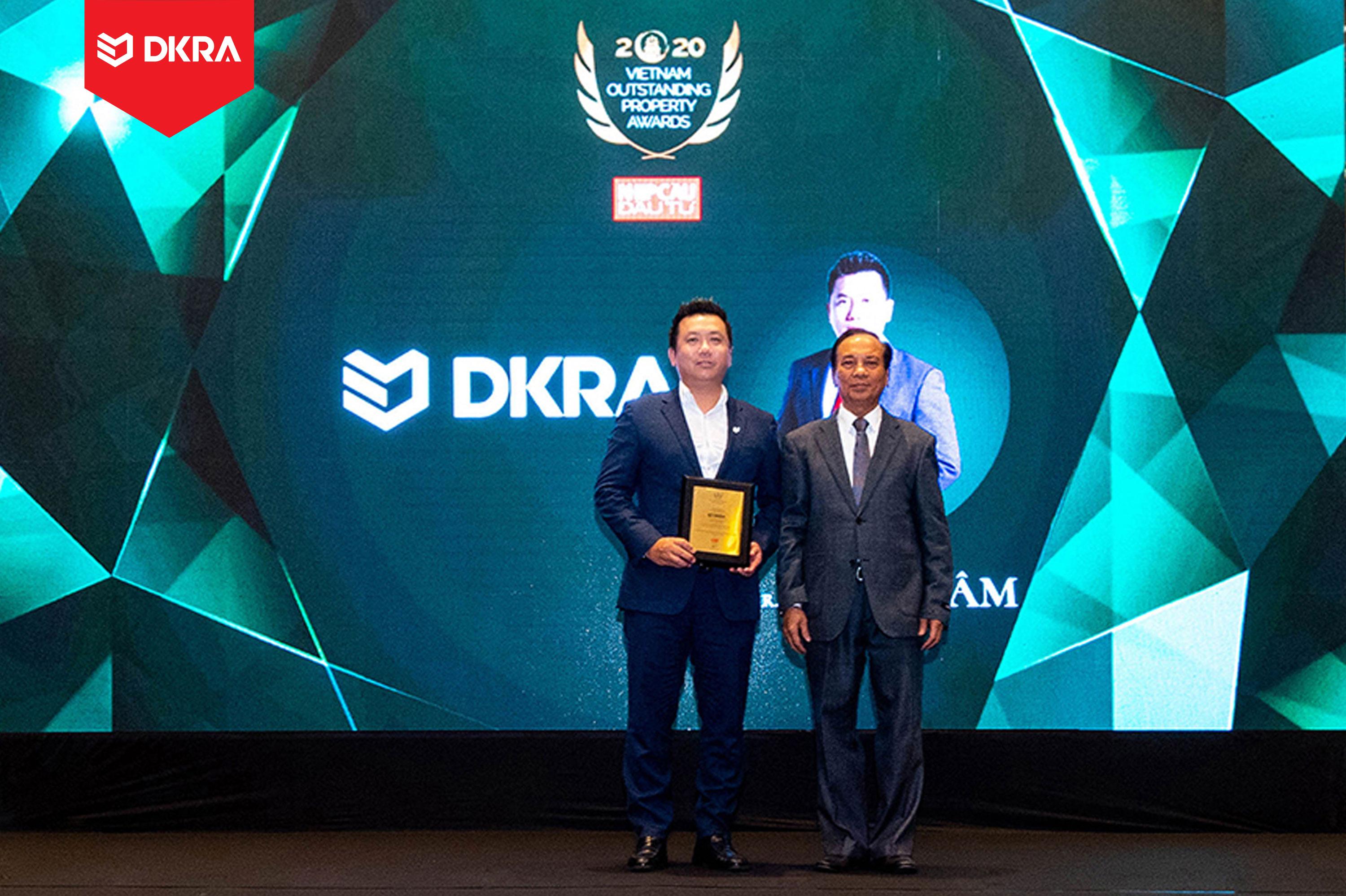 DKRA Vietnam Ông Phạm Lâm - CEO DKRA Vietnam được vinh danh “Doanh nhân Bất động sản ấn tượng” do tạp chí Nhịp cầu đầu tư trao tặng năm 2020