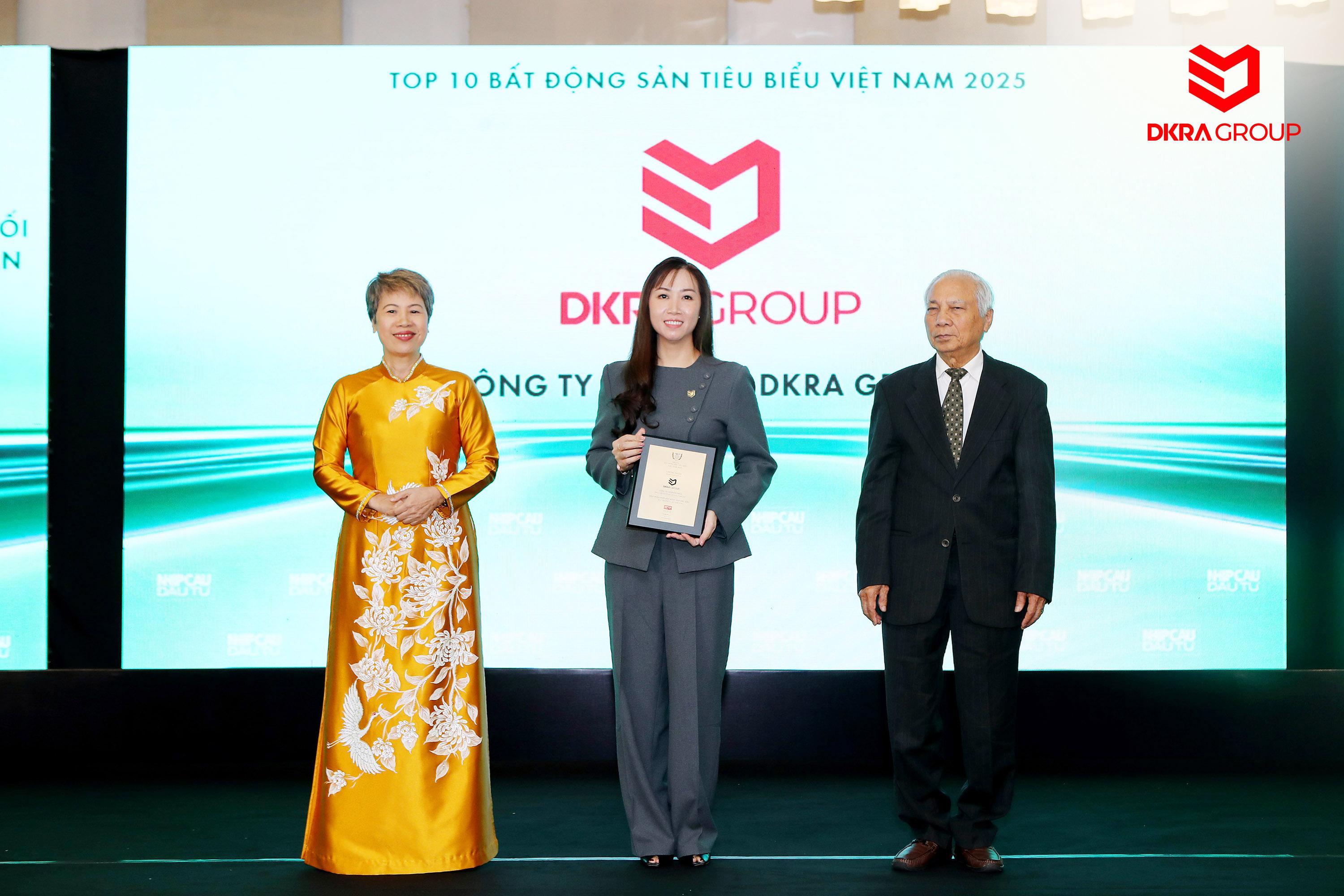 TẬP ĐOÀN DKRA VINH DỰ ĐÓN NHẬN DANH HIỆU TOP 10 DOANH NGHIỆP BẤT ĐỘNG SẢN TIÊU BIỂU VIỆT NAM 2025